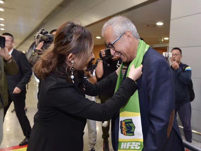 据介绍，这部即将开拍的电影里，二人将跨国上演“难兄难弟”的囧人囧事。