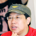 演员刘俊相在片中饰演的是摆脱了对外国人劳动者的偏见，而和他们成为朋友的仁浩一角。