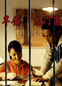 T恤上的 克里斯·库尔弗信心十足 2010-08-30 当地时间2010年8月29日，被称为“电视界奥斯卡”的第62届艾美奖颁奖典礼在美国纽约时代广场诺基亚剧院盛大举行，本届艾美奖入围者实力雄厚竞争激烈，红地毯上也是群星闪耀，星光熠熠。